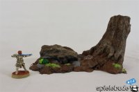 Waldgrund: Große Steinbase mit gebrochenem Baumstumpf - Imperial Terrain - Spielebude